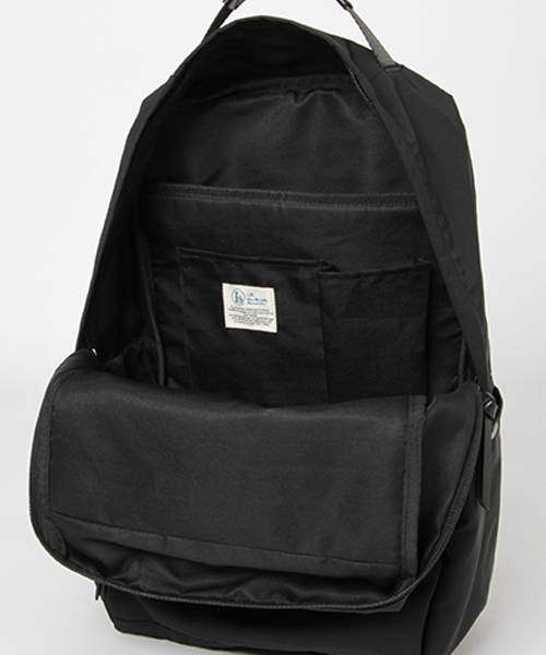 LBC（エルビーシー）の「縦ZIPベーシックバックパック（バックパック/リュック・レディース・ブラック/ベージュ/ネイビー・FREE）」の13枚目の写真