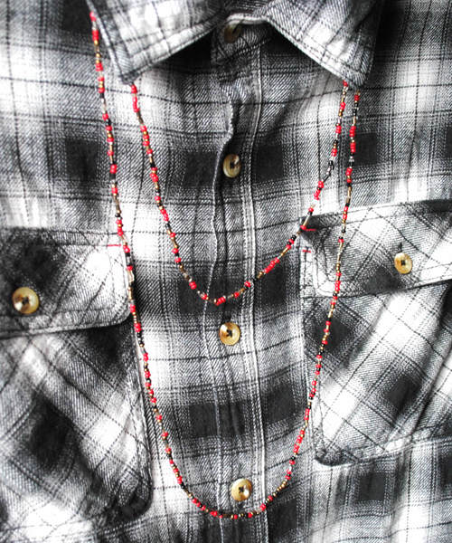 BEATJIVE（ビートジャイブ）の「ネイティブデザイン ロングビーズネックレス（ネックレス・メンズ・ブラック/レッド・FREE）」の5枚目の写真