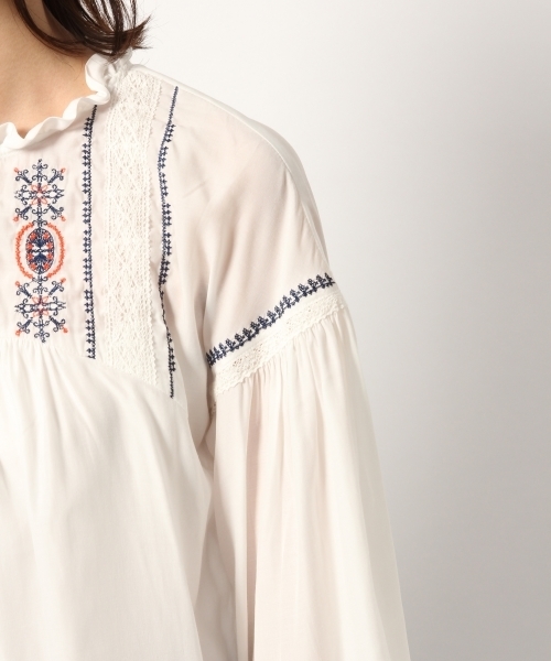 GLOBAL WORK（グローバルワーク）の「シシュウソデフレアブラウス8分袖/776436（シャツ/ブラウス・レディース・ホワイト/ネイビー/イエロー・MEDIUM/LARGE）」の5枚目の写真