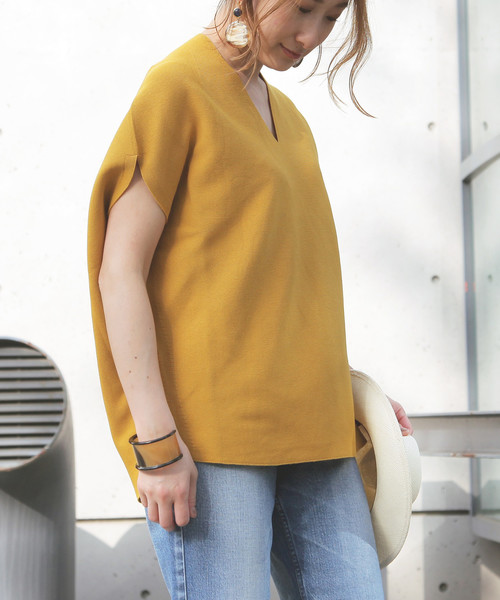 Liesse（リエス）の「Vネックコクーン求心プルオーバー（ニット/セーター・レディース・イエロー/ベージュ/ネイビー/オフホワイト・FREE）」の16枚目の写真