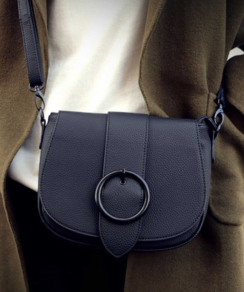 antiqua（アンティカ）の「バックル付きショルダーバッグ（ショルダーバッグ・レディース・ブラック・FREE）」の5枚目の写真