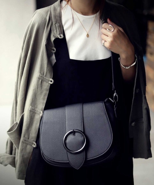 antiqua（アンティカ）の「バックル付きショルダーバッグ（ショルダーバッグ・レディース・ブラック・FREE）」の8枚目の写真