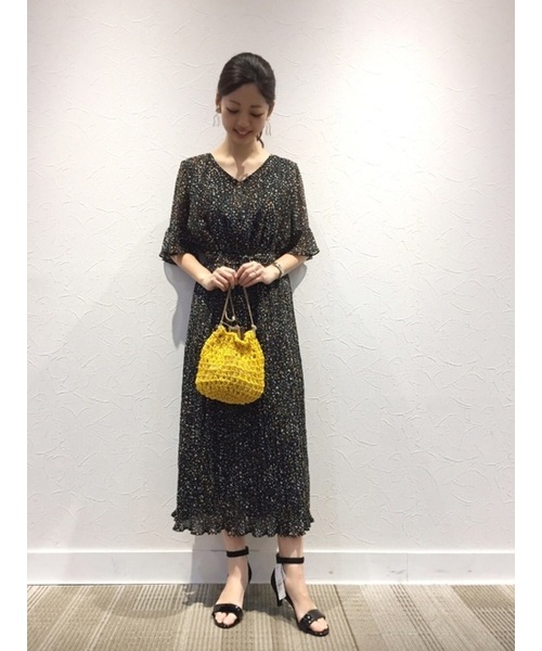 YECCA VECCA（イェッカヴェッカ）の「2wayランダムプリーツワンピース ●（ワンピース・レディース・ネイビー/アイボリー・FREE）」の18枚目の写真