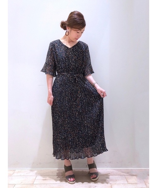 YECCA VECCA（イェッカヴェッカ）の「2wayランダムプリーツワンピース ●（ワンピース・レディース・ネイビー/アイボリー・FREE）」の17枚目の写真