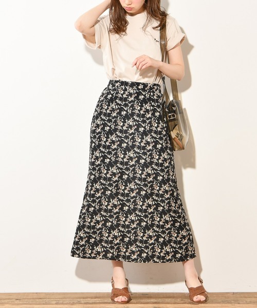 natural couture(ナチュラルクチュール)の「いろいろ花マーメイドスカート(スカート・レディース・ベージュ/レッド/オフホワイト/アイボリー/ブラック・FREE)」の1枚目の写真