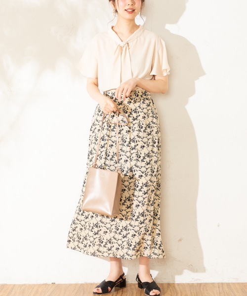 natural couture(ナチュラルクチュール)の「いろいろ花マーメイドスカート(スカート・レディース・ベージュ/レッド/オフホワイト/アイボリー/ブラック・FREE)」の9枚目の写真