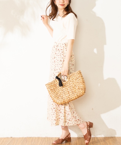 natural couture(ナチュラルクチュール)の「いろいろ花マーメイドスカート(スカート・レディース・ベージュ/レッド/オフホワイト/アイボリー/ブラック・FREE)」の13枚目の写真
