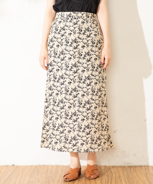 natural couture(ナチュラルクチュール)の「いろいろ花マーメイドスカート(スカート・レディース・ベージュ/レッド/オフホワイト/アイボリー/ブラック・FREE)」の21枚目の写真