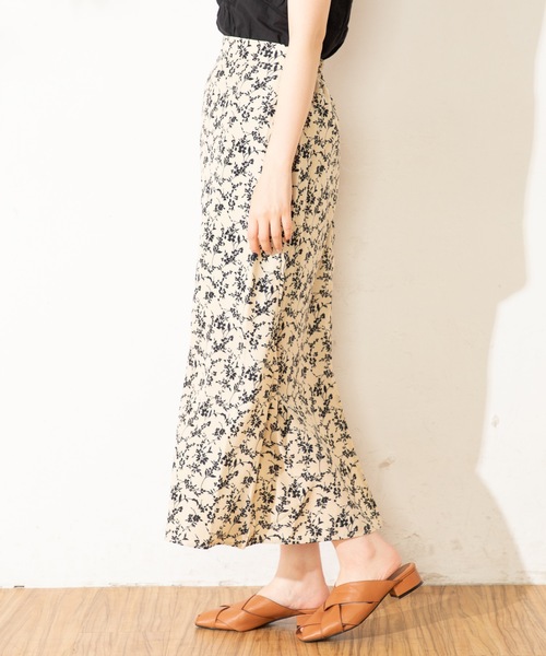 natural couture(ナチュラルクチュール)の「いろいろ花マーメイドスカート(スカート・レディース・ベージュ/レッド/オフホワイト/アイボリー/ブラック・FREE)」の22枚目の写真