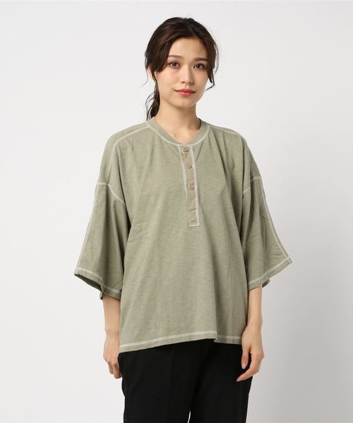 OLD BETTY'S（オールドベティーズ）の「Military Henley-neck Wide T-shirts/ミリタリー ヘンリー ネック ワイド Tシャツ（Tシャツ/カットソー・レディース・オフホワイト/ライトカーキ/スミクロ・FREE）」の8枚目の写真