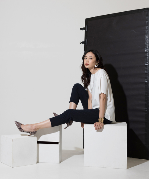 A/C DESIGN BY ALPHA CUBIC（エーシーデザインバイアルファキュービック）の「【COOLER TOUCHシリーズ】冷感タックテーパードパンツ（その他パンツ・レディース・ブラウン/カーキ/ブラック/ネイビー・61/64/70/67）」の17枚目の写真