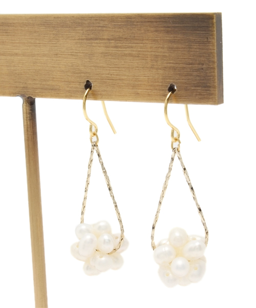 PAPILLONNER(パピヨネ)の「ニティッドパールピアス(ピアス(両耳用)・レディース・ゴールド・FREE)」の2枚目の写真