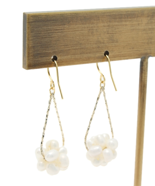 PAPILLONNER(パピヨネ)の「ニティッドパールピアス(ピアス(両耳用)・レディース・ゴールド・FREE)」の3枚目の写真