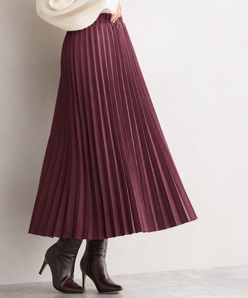 Pierrot(ピエロ)の「スエードタッチロングプリーツスカート(スカート・レディース・ベージュ/ブラウン/アイボリー/グリーン系その他/レッド系その他/ピンク系その他/アクア/バーガンディー/グレイッシュベージュ/マスタード/ライトグレー/オレンジ/キャメル/ブルー/ベージュ系その他2/チャコール/ベージュ系その他3・M/L)」の15枚目の写真