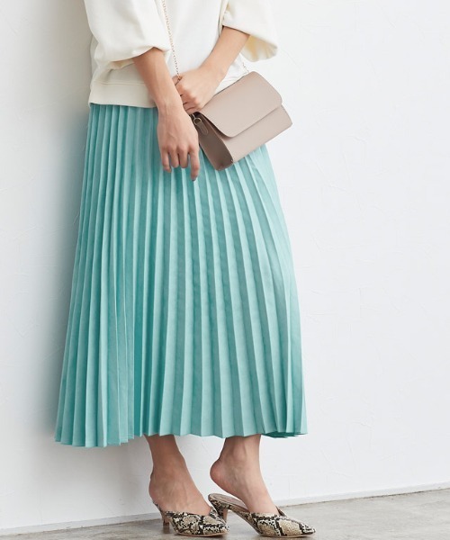 Pierrot(ピエロ)の「スエードタッチロングプリーツスカート(スカート・レディース・ベージュ/ブラウン/アイボリー/グリーン系その他/レッド系その他/ピンク系その他/アクア/バーガンディー/グレイッシュベージュ/マスタード/ライトグレー/オレンジ/キャメル/ブルー/ベージュ系その他2/チャコール/ベージュ系その他3・M/L)」の11枚目の写真