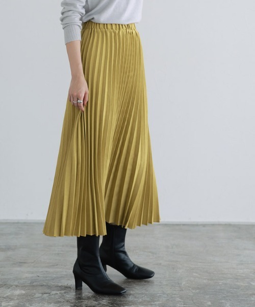 Pierrot(ピエロ)の「スエードタッチロングプリーツスカート(スカート・レディース・ベージュ/ブラウン/アイボリー/グリーン系その他/レッド系その他/ピンク系その他/アクア/バーガンディー/グレイッシュベージュ/マスタード/ライトグレー/オレンジ/キャメル/ブルー/ベージュ系その他2/チャコール/ベージュ系その他3・M/L)」の12枚目の写真