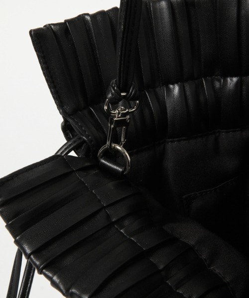 GLOBAL WORK（グローバルワーク）の「プリーツキンチャク/868719（ショルダーバッグ・レディース・ブラック/ライトブルー/ブラウン/アイボリー・FREE）」の7枚目の写真