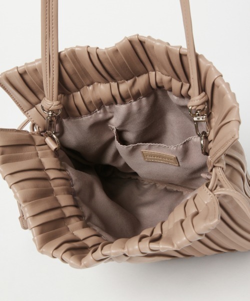 GLOBAL WORK（グローバルワーク）の「プリーツキンチャク/868719（ショルダーバッグ・レディース・ブラック/ライトブルー/ブラウン/アイボリー・FREE）」の9枚目の写真