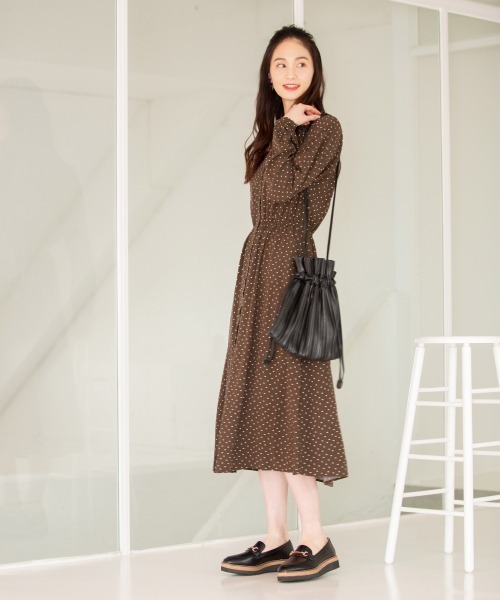 GLOBAL WORK（グローバルワーク）の「プリーツキンチャク/868719（ショルダーバッグ・レディース・ブラック/ライトブルー/ブラウン/アイボリー・FREE）」の20枚目の写真