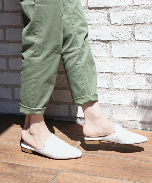 Fin（フィン）の「メッシュフラットミュール（サンダル・レディース・ブラック/アイボリー/キャメル・LL/S/M/L）」の2枚目の写真