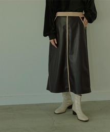 パイピングフェイクレザースカート