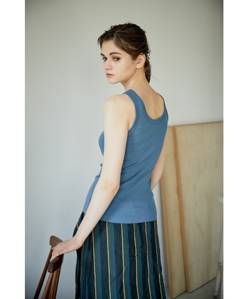 BLACK BY MOUSSY（ブラックバイマウジー）の「2way high twist tank top（2ウェイハイツイストタンクトップ）（タンクトップ・レディース・ブラウン/ブルー/ホワイト/ライトカーキ・FREE）」の5枚目の写真