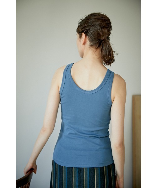 BLACK BY MOUSSY（ブラックバイマウジー）の「2way high twist tank top（2ウェイハイツイストタンクトップ）（タンクトップ・レディース・ブラウン/ブルー/ホワイト/ライトカーキ・FREE）」の13枚目の写真