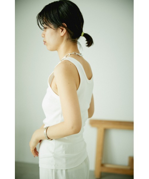 BLACK BY MOUSSY（ブラックバイマウジー）の「2way high twist tank top（2ウェイハイツイストタンクトップ）（タンクトップ・レディース・ブラウン/ブルー/ホワイト/ライトカーキ・FREE）」の20枚目の写真