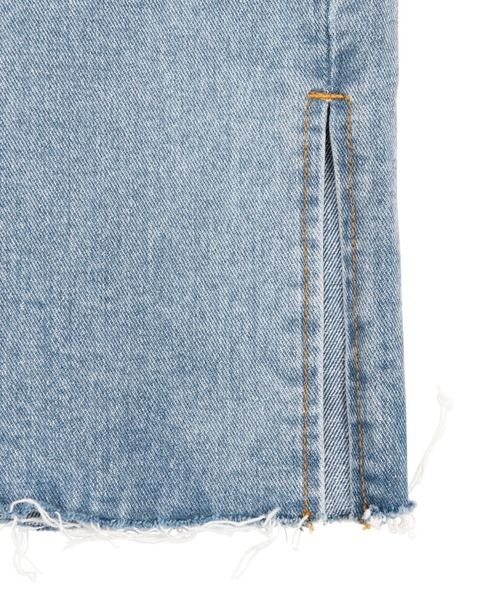 PUNYUS（プニュズ）の「スリットデニムパンツ（デニムパンツ・レディース・ライトブルー/インディゴブルー/ホワイト・1/2/4/3）」の17枚目の写真