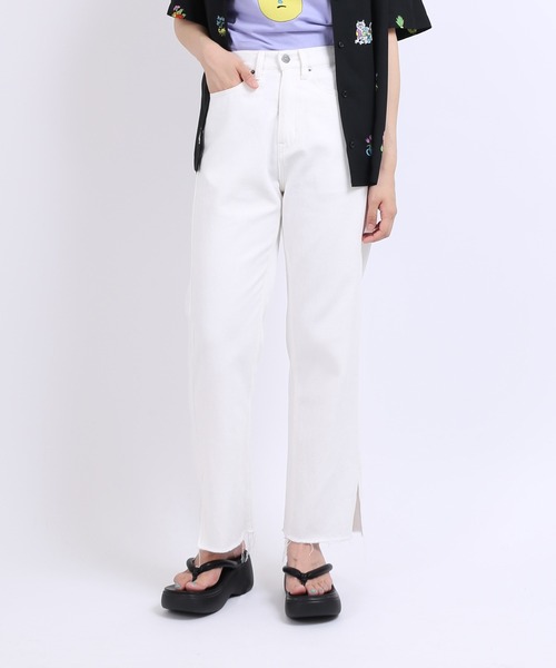 PUNYUS（プニュズ）の「スリットデニムパンツ（デニムパンツ・レディース・ライトブルー/インディゴブルー/ホワイト・1/2/4/3）」の7枚目の写真