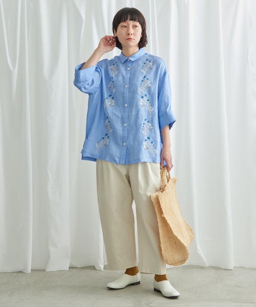 Lene（レネ）の「すみれの花刺しゅう　フレアシャツ（シャツ/ブラウス・レディース・ブラック/ブルー/アイボリー・FREE）」の14枚目の写真