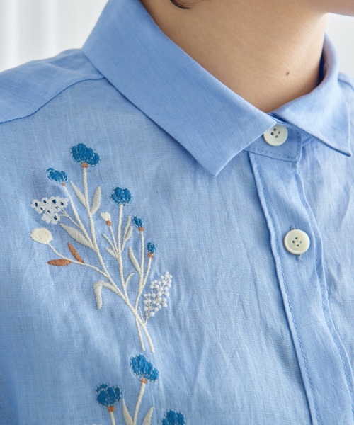 Lene（レネ）の「すみれの花刺しゅう　フレアシャツ（シャツ/ブラウス・レディース・ブラック/ブルー/アイボリー・FREE）」の21枚目の写真