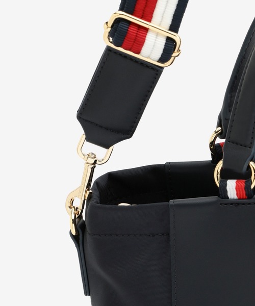 TOMMY HILFIGER(トミーヒルフィガー)の「オンライン限定2way スクエアトートバッグ(トートバッグ・レディース・ネイビー・FREE)」の11枚目の写真