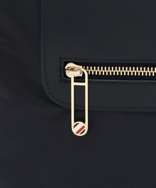 TOMMY HILFIGER(トミーヒルフィガー)の「オンライン限定2way スクエアトートバッグ(トートバッグ・レディース・ネイビー・FREE)」の8枚目の写真