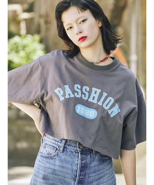 jouetie(ジュエティ)の「カレッジロゴTシャツ(Tシャツ/カットソー・レディース・オフホワイト/ブラック/ネイビー・MEDIUM)」の2枚目の写真