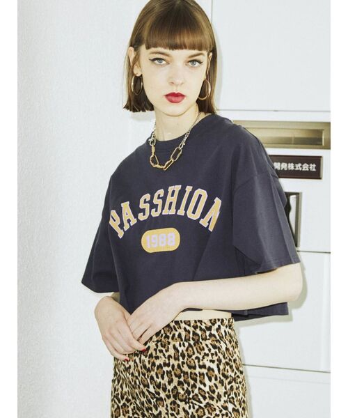 jouetie(ジュエティ)の「カレッジロゴTシャツ(Tシャツ/カットソー・レディース・オフホワイト/ブラック/ネイビー・MEDIUM)」の4枚目の写真