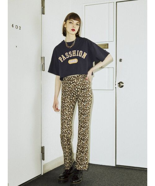 jouetie(ジュエティ)の「カレッジロゴTシャツ(Tシャツ/カットソー・レディース・オフホワイト/ブラック/ネイビー・MEDIUM)」の6枚目の写真