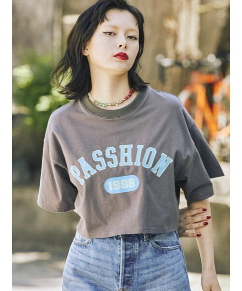 jouetie(ジュエティ)の「カレッジロゴTシャツ(Tシャツ/カットソー・レディース・オフホワイト/ブラック/ネイビー・MEDIUM)」の5枚目の写真