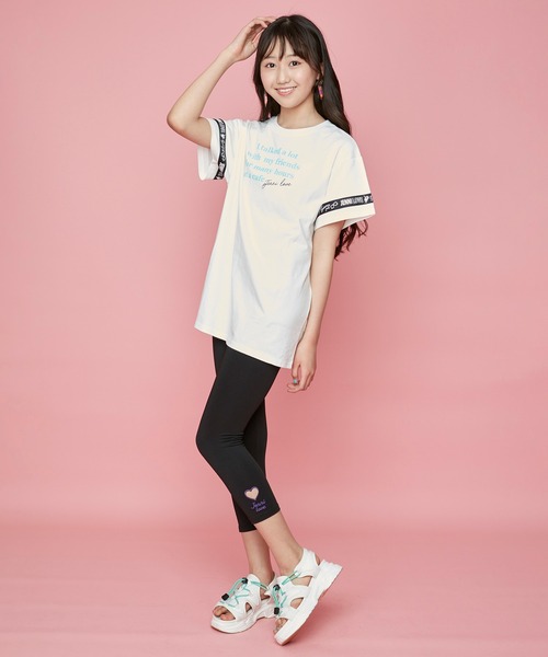 JENNI love（ジェニィラブ）の「防蚊スリーブロゴテープロング丈T（Tシャツ/カットソー・キッズ・オフホワイト/サックスブルー/チェリーピンク・130cm/140cm/150cm/160cm）」の4枚目の写真