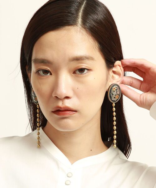 Ray BEAMS(レイビームス)の「FUMIE=TANAKA × Ray BEAMS / 別注 フラワー パーツ イヤリング(イヤリング・レディース・シルバー/ゴールド・ONE SIZE)」の3枚目の写真