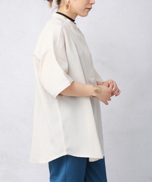 ap retro（アプレトロ）の「テープ使いスキッパーシャツ【ZOZO限定アイテム】（シャツ/ブラウス・レディース・アイボリー/ブラック/グレイッシュベージュ・FREE）」の5枚目の写真