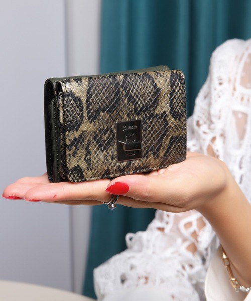 jouetie(ジュエティ)の「【jouetie/ジュエティ】 回転金具 三つ折りミニ財布(財布・レディース・ピンク系その他/ベージュ系その他/グレー系その他/ブラック/アイボリー/ワイン系/カーキ系/ネイビー/ブルー系その他/ベージュ系/ダークブラウン系/ダークグリーン系/ダークグリーン系1・FREE)」の7枚目の写真