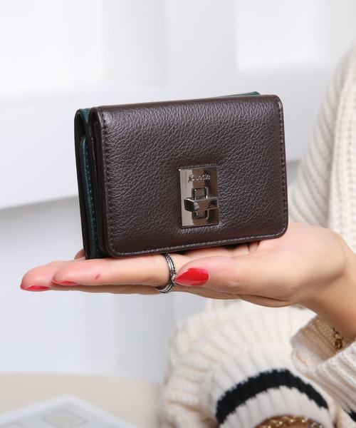 jouetie(ジュエティ)の「【jouetie/ジュエティ】 回転金具 三つ折りミニ財布(財布・レディース・ピンク系その他/ベージュ系その他/グレー系その他/ブラック/アイボリー/ワイン系/カーキ系/ネイビー/ブルー系その他/ベージュ系/ダークブラウン系/ダークグリーン系/ダークグリーン系1・FREE)」の8枚目の写真