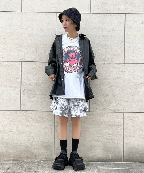 DANKE SCHON（ダンケシェーン）の「DankeSchon/ダンケシェーン/Fake LETHER SHIRTS/フェイクレザーシャツ（シャツ/ブラウス・レディース・ブラック・FREE）」の2枚目の写真