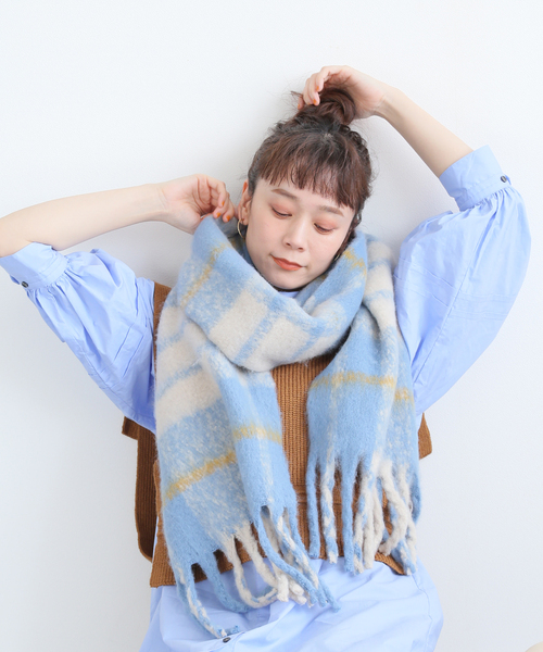 Simplicite（サンプリシテ）の「チェックブークレストール◆（マフラー・レディース・チャコールグレー/ブラック/ブルー/ベージュ・FREE）」の4枚目の写真