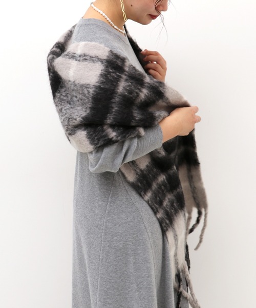 Simplicite（サンプリシテ）の「チェックブークレストール◆（マフラー・レディース・チャコールグレー/ブラック/ブルー/ベージュ・FREE）」の21枚目の写真