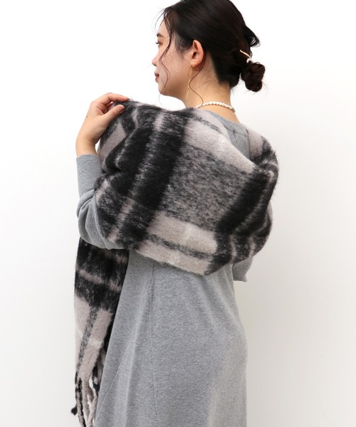 Simplicite（サンプリシテ）の「チェックブークレストール◆（マフラー・レディース・チャコールグレー/ブラック/ブルー/ベージュ・FREE）」の22枚目の写真