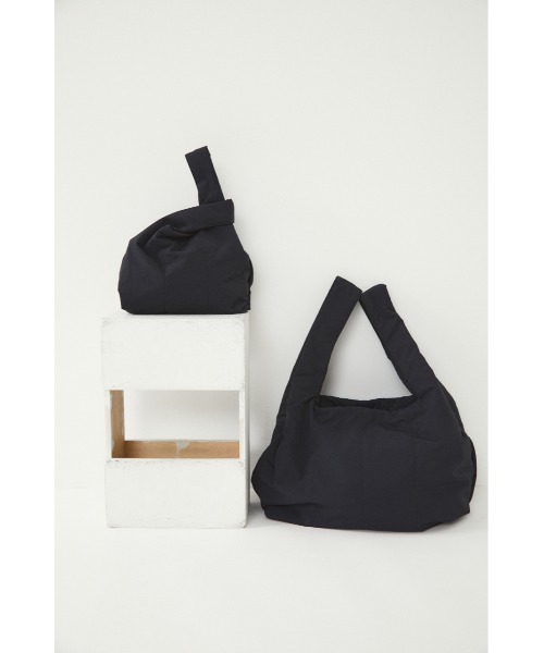 BLACK BY MOUSSY（ブラックバイマウジー）の「quilting small bag（キルティングスモールバック）（トートバッグ・レディース・ブラック/ライトカーキ・FREE）」の3枚目の写真
