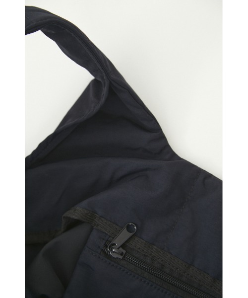 BLACK BY MOUSSY（ブラックバイマウジー）の「quilting small bag（キルティングスモールバック）（トートバッグ・レディース・ブラック/ライトカーキ・FREE）」の6枚目の写真