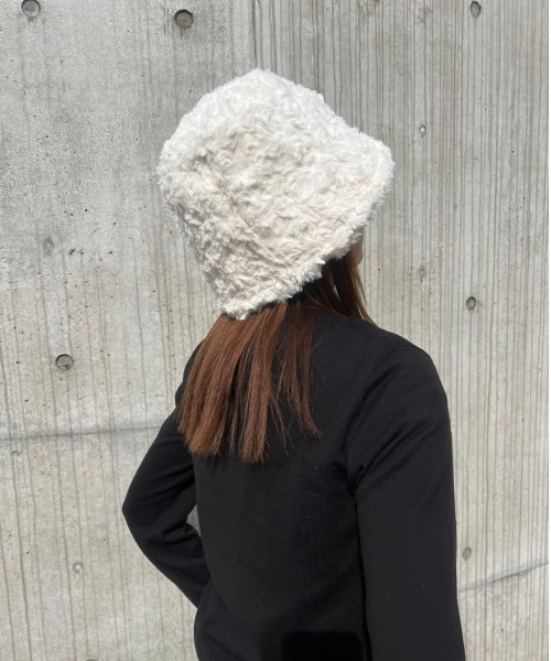 COLOR TOKYO ACCESSORIES(カラートウキョウアクセサリー)の「ファーボアバケットハット(ハット・レディース・ホワイト・FREE)」の16枚目の写真